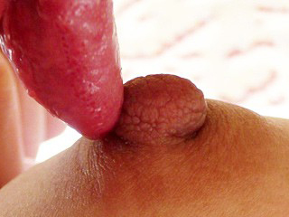 乳首を舐める擬音